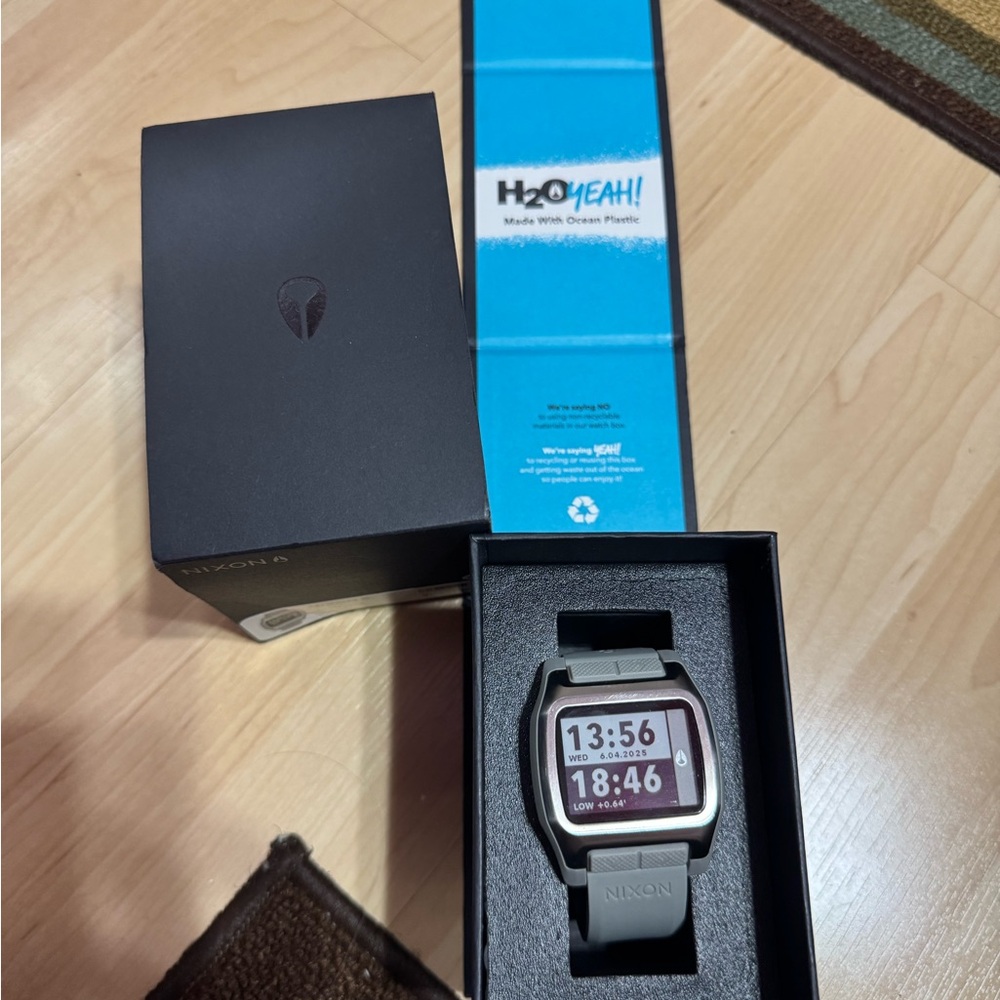 Nixon Gray Smartwatch Modern Design